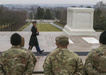 U.S. Army Soldiers with the 172nd Cavalry Regiment, 86th Infantry Brigade Combat Team (Mountain) Vermont Army National Guard, pay their respects at the Tomb of the Unknown Soldier at Arlington National Cemetery, Arlington, Virginia. U.S. Army photo by Sgt. 1st Class Jason Alvarez