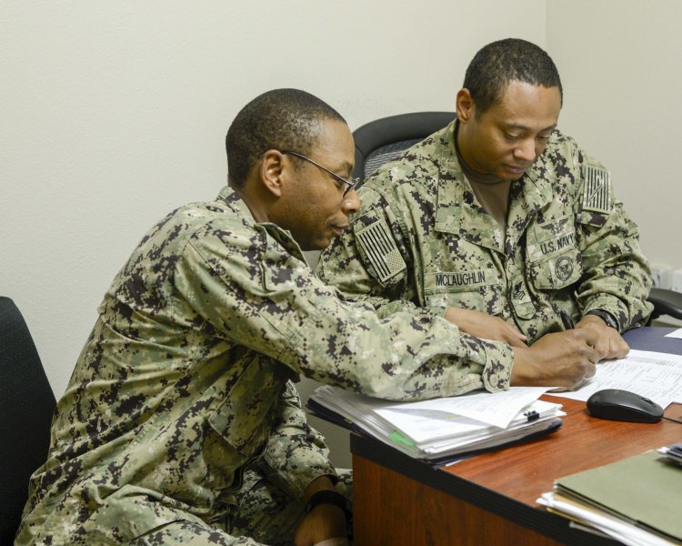 Sailors discuss details of the Reserve Component to Active Component program. Photo by Petty Officer 1st Class Joseph Rullo.