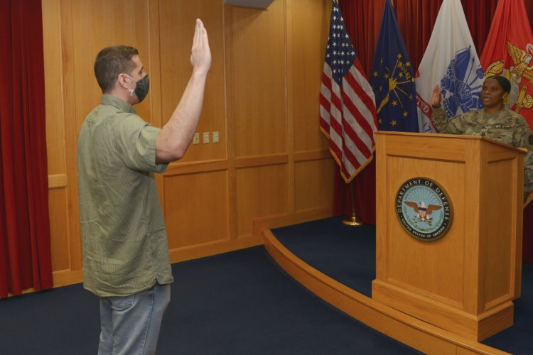 Recruit Mohammad Zaki Ahmadi swears into the Indiana National Guard as U.S. Army Capt. Aissata Diallo administers the oath of enlistment in Indianapolis, Thursday, March 3, 2022. Photo by Master Sgt. Jeff Lowry