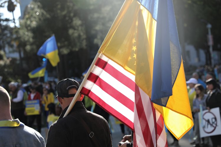 A California citizen walks with the American and Ukrainian flag together at a rally in support of Ukraine on the steps of California’s Capitol building, Sacramento, Calif., March 6, 2022. Photo by Sgt. 1st Class Amanda H. Johnson