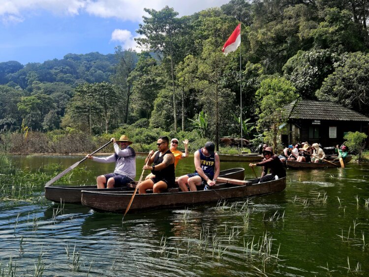 Robert Simpson, Miguel Mendoza-Lopez, Becca Archambo and Kevin Wariner enjoy Lake Tamblingan in Bali on a The Roaming Vet group trip. Photo by Mary Zimmerman.
